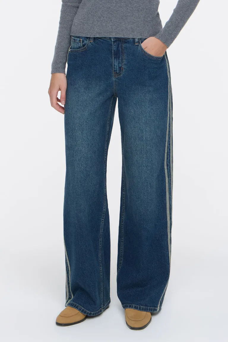 Pantalón de denim con corte wide leg y bandas laterales de Cuesta Blanca en Pantalones para argentina