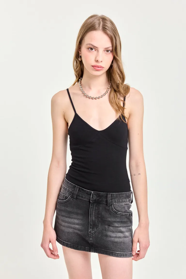 Body básico negro con tiras regulables y escote recto de 47 Street en Bodies para argentina