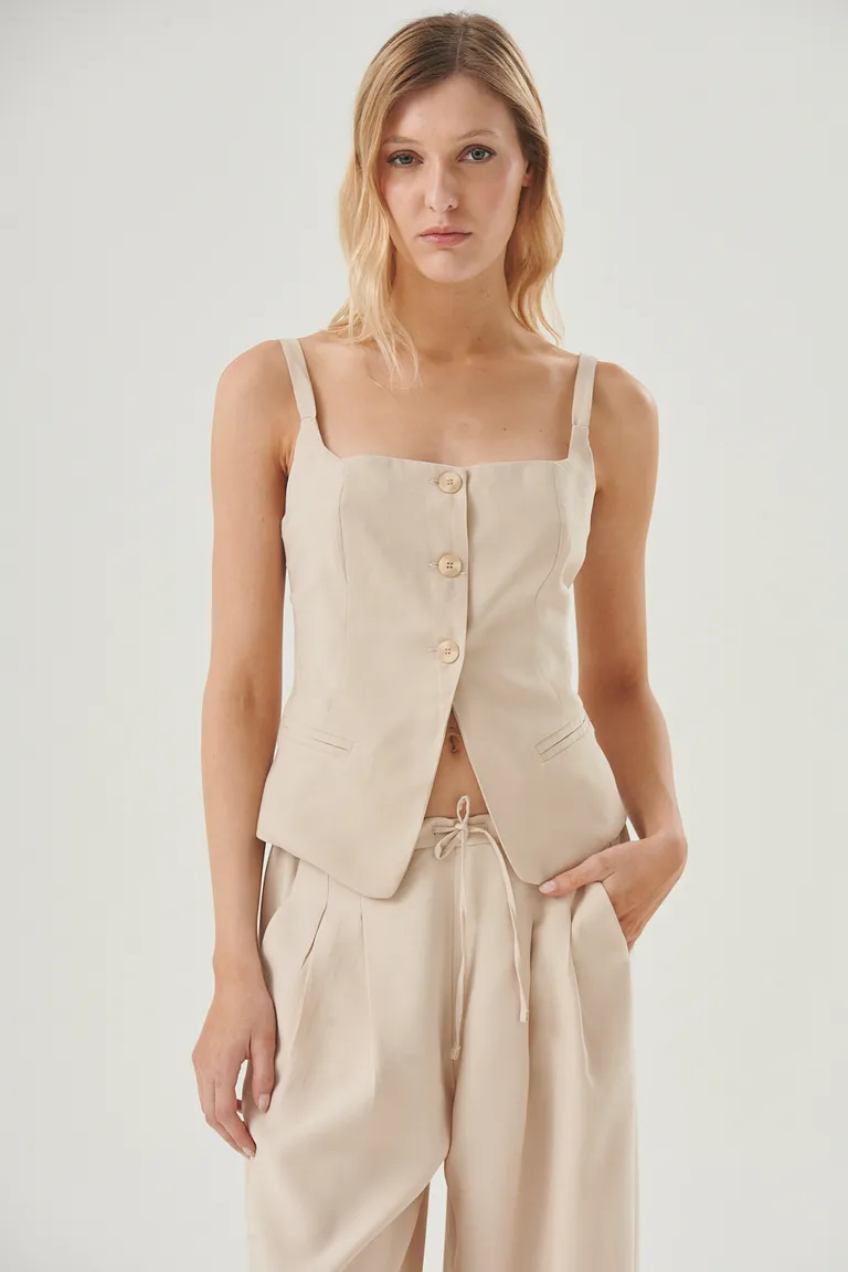 Chaleco de lino de corte sastre con escote recto y breteles finos de Sweet en Chalecos para argentina