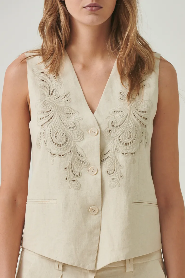 Chaleco de lino con bordado calado delicado y corte recto para un estilo sofisticado de Sweet en Chalecos para argentina