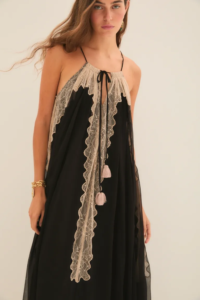 Vestido largo con detalles de encaje en corte ajustado y escote halter de Rapsodia en Vestidos para argentina