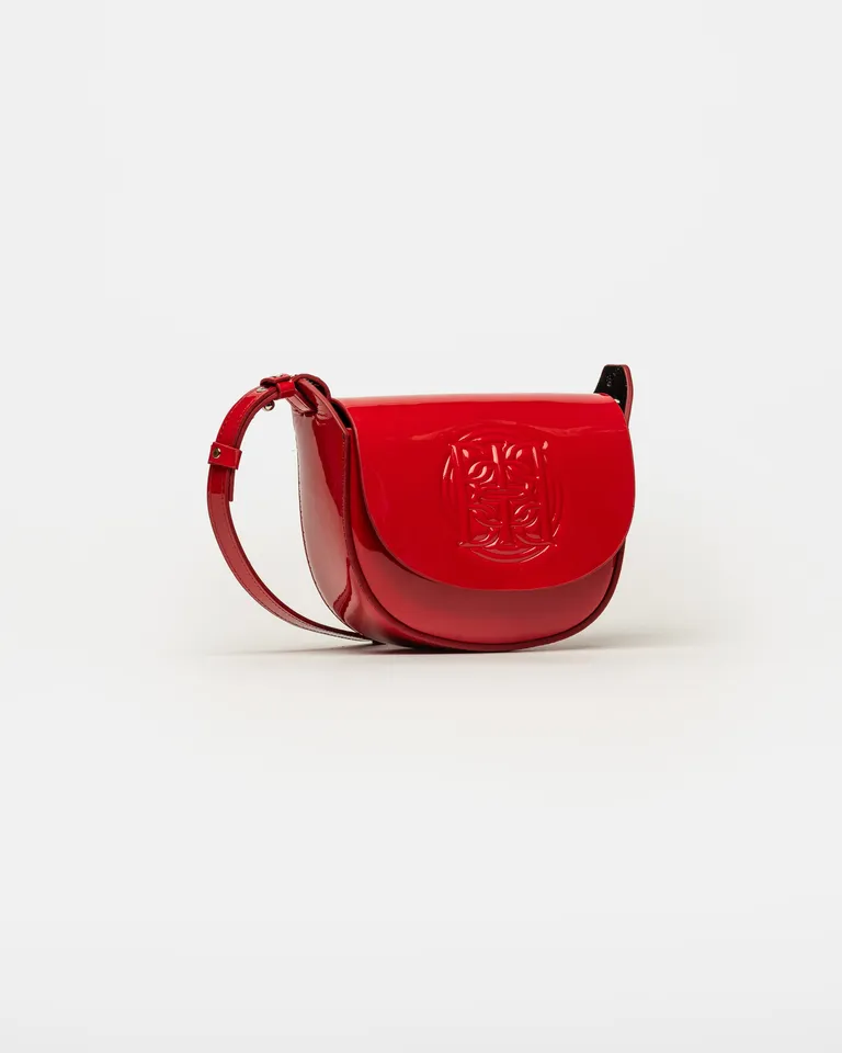 Cartera Aura en Cuero Charol Rojo con Diseño Destacado de Isologo de Prüne en Bolsos y Carteras para argentina
