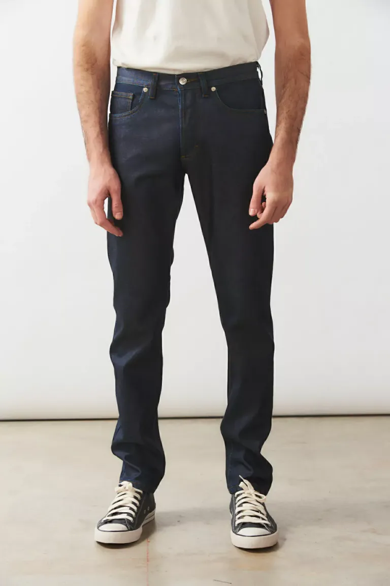 Pantalón jean de corte slim y estilo clásico para hombres de Bensimon en Pantalones para argentina
