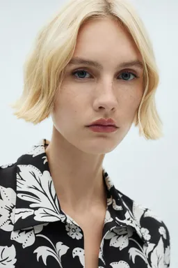 Blusa nudo estampado floral de Mango en Blusas para argentina