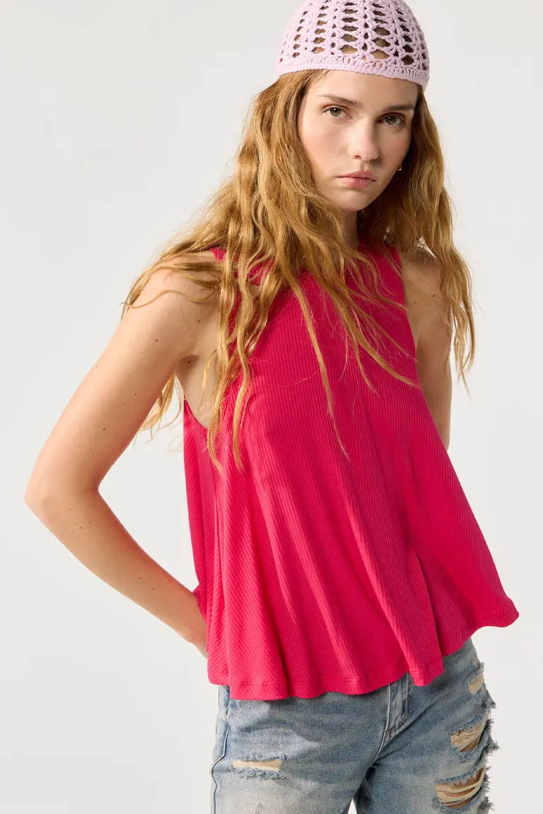 Top sin mangas rojo elástico de diseño holgado y fluido para mujer de Cuesta Blanca en Tops para argentina