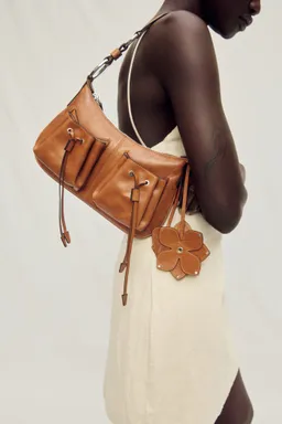 Bolso hombro piel fruncido de Mango en Bolsos y Carteras para argentina