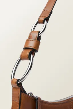 Bolso hombro piel fruncido de Mango en Bolsos y Carteras para argentina