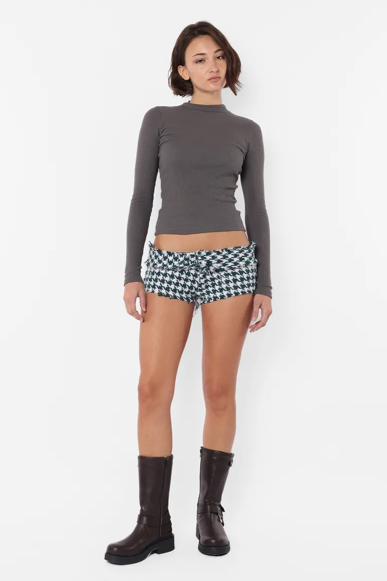 Top manga larga gris - Prenda elegante y versátil para el día a día de la mujer argentina de Top White en Tops para argentina