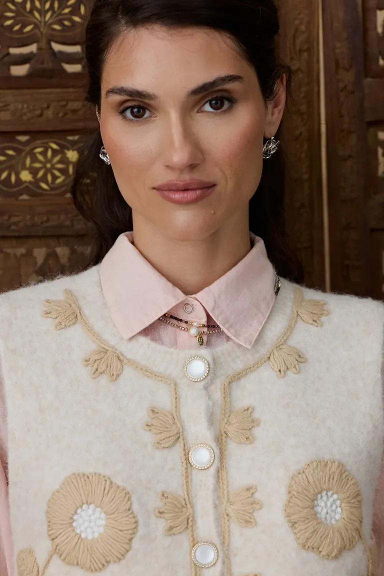 Chaleco sin mangas con botones frontales y bordados florales de Indiastyle en Chalecos para argentina