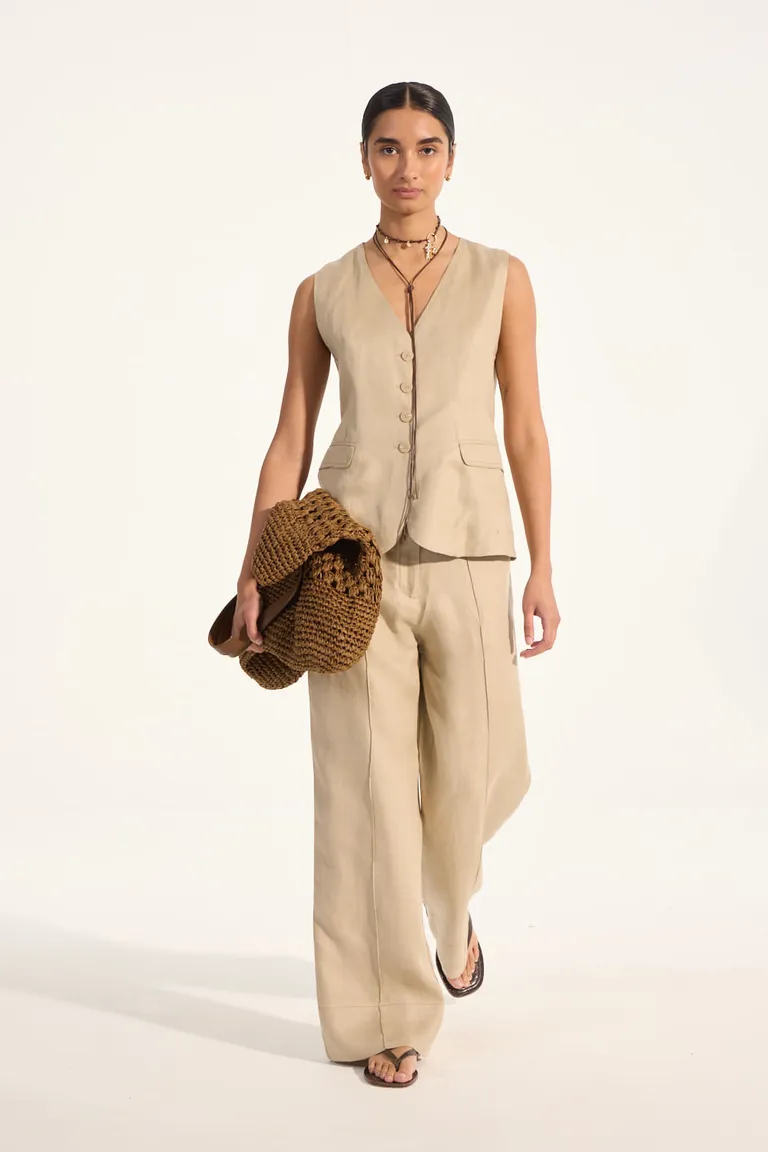 Chaleco de lino con corte entallado, bolsillos y detalles metálicos de Portsaid en Chalecos para argentina