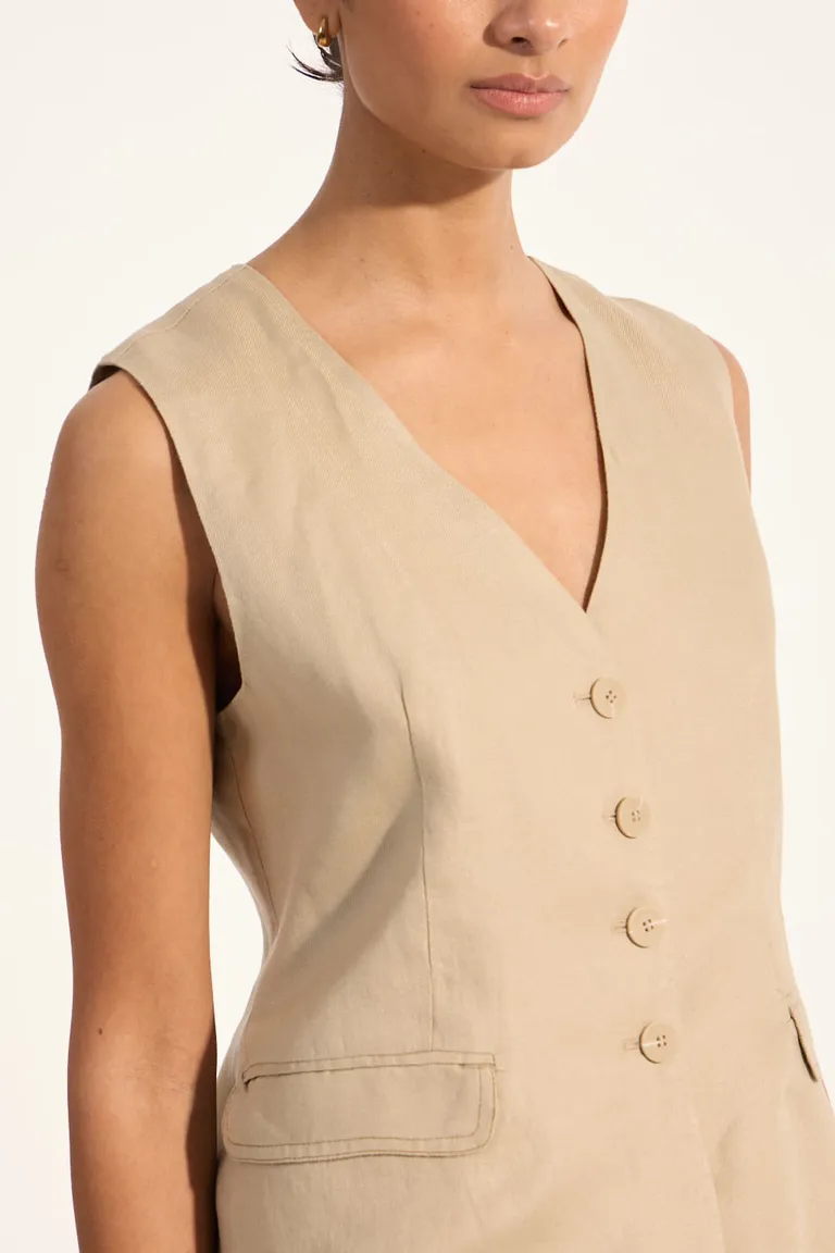 Chaleco de lino con corte entallado, bolsillos y detalles metálicos de Portsaid en Chalecos para argentina