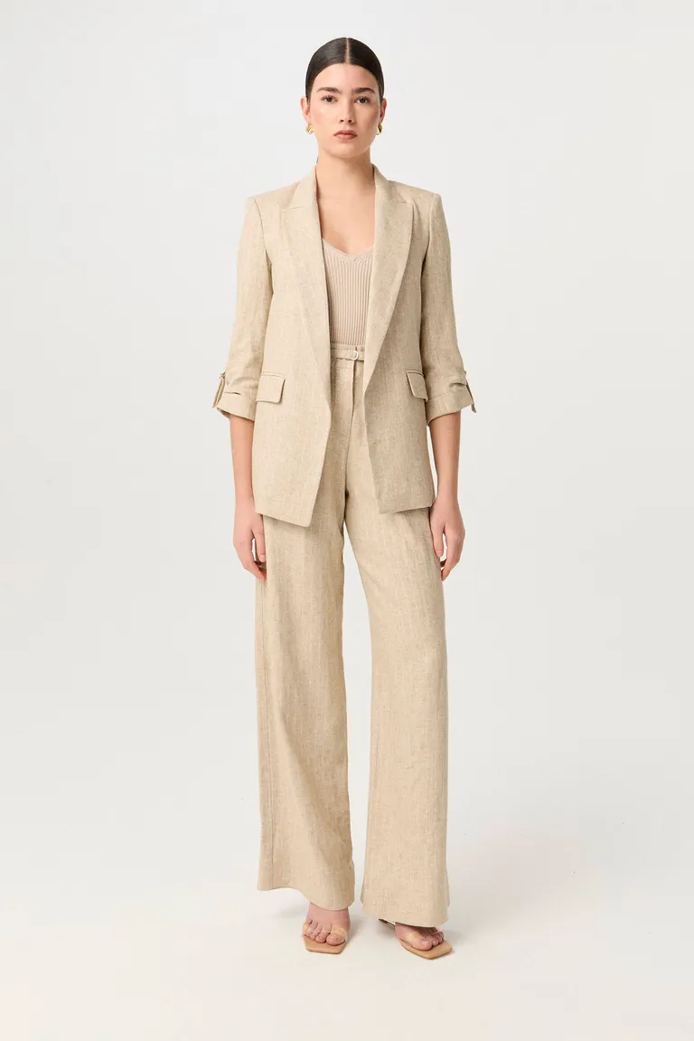 Blazer largo femenino de silueta entallada y mangas 3/4 ajustables de Markova en Blazers para argentina