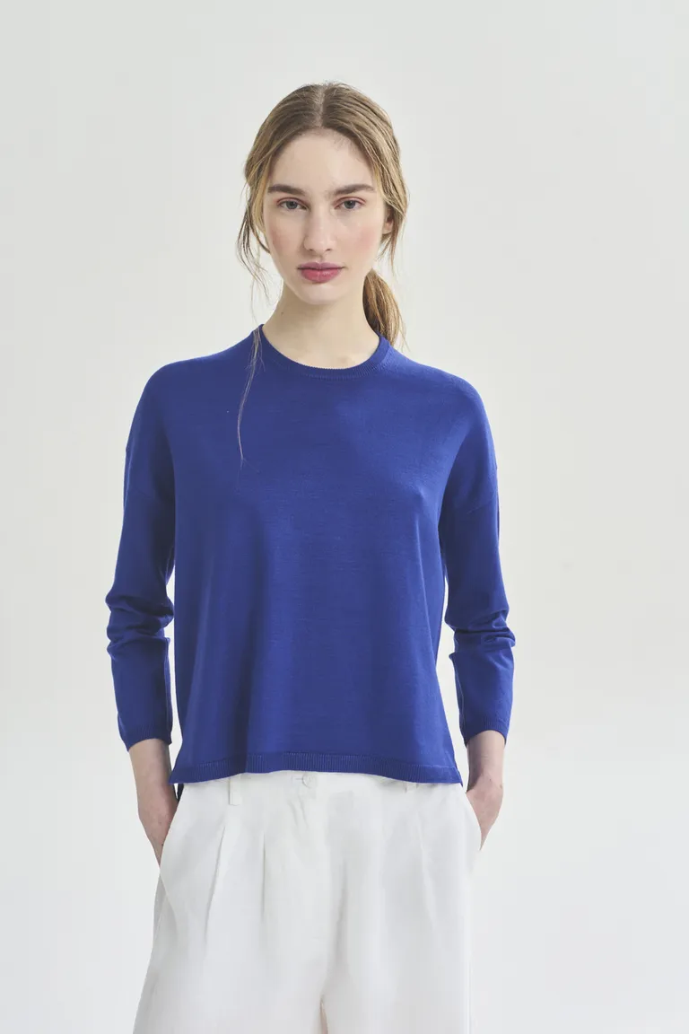 Suéter de Punto Azul Marino - Elegancia y Versatilidad en una Prenda Esencial de Akiabara en Buzos y Sweaters para argentina