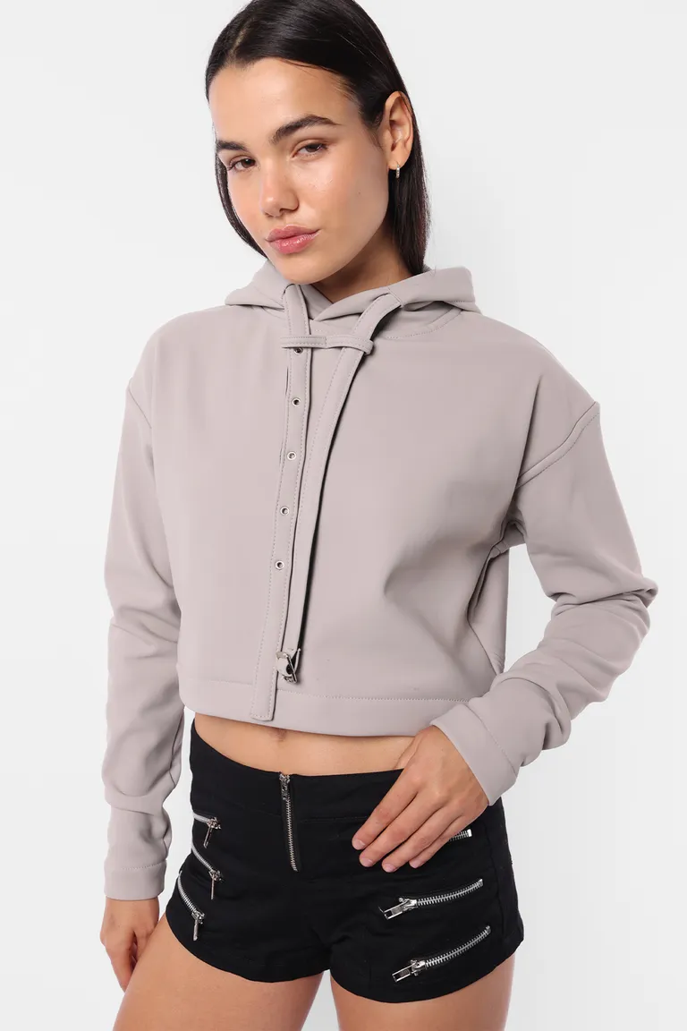 Buzo gris crop con capucha, cinturón y detalles en la espalda de Top White en Buzos y Sweaters para argentina