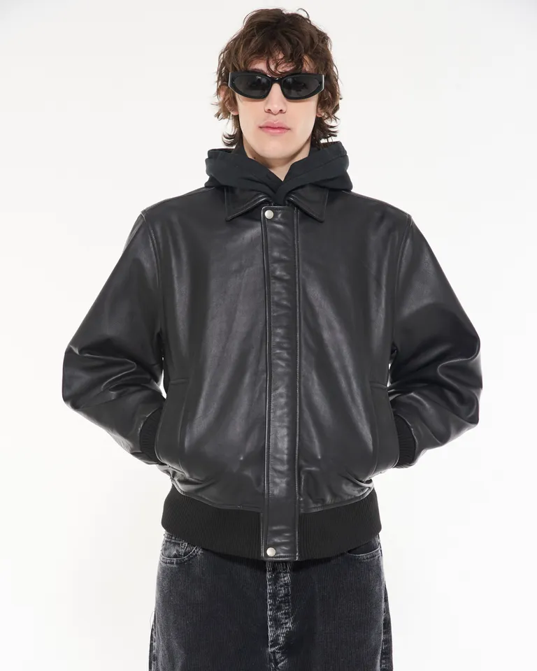 Chaqueta bomber de cuero negra con cierre metálico y diseño unisex de Ay Not Dead en Chaquetas para argentina