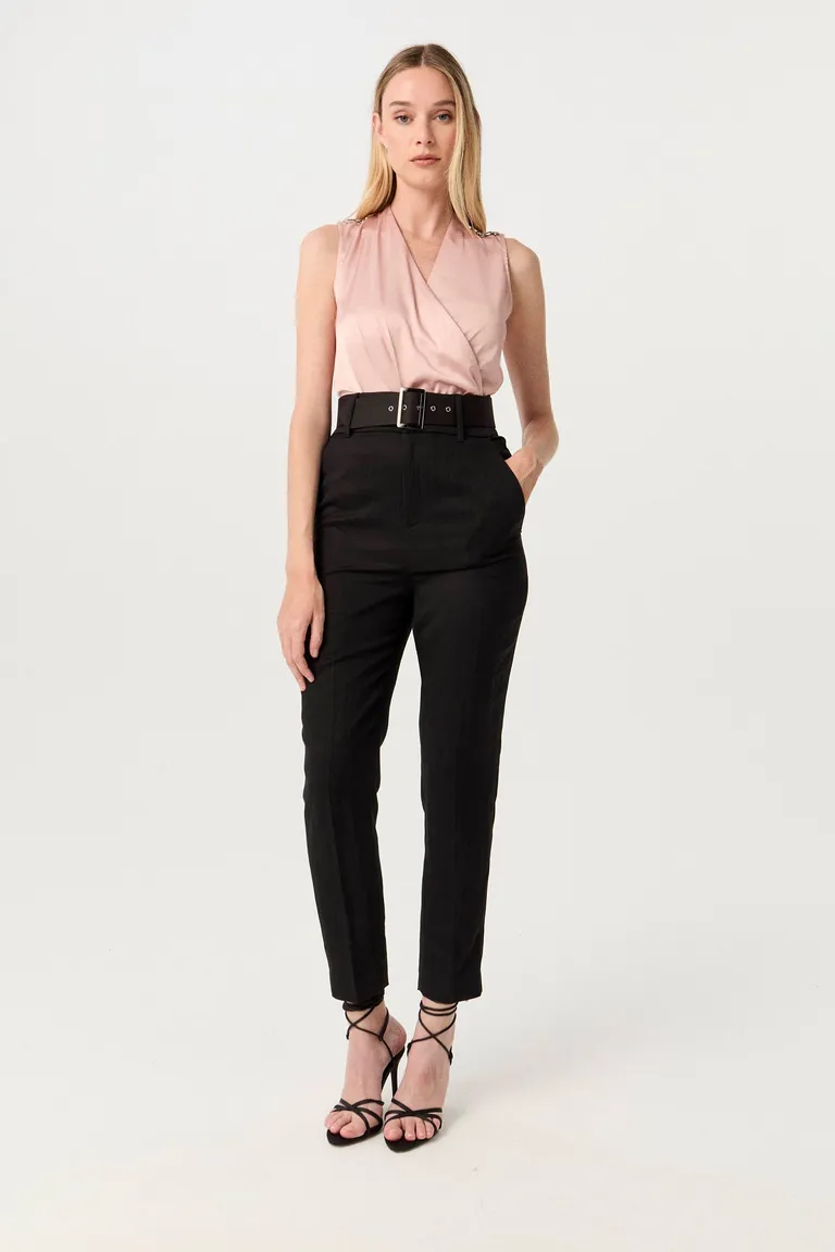 Remera de seda y viscosa elástica con detalles metálicos en los hombros de Markova en Remeras para argentina