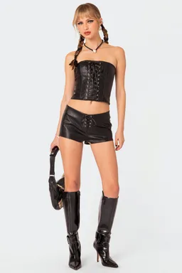 Short cuero sintético cordones de Edikted en Shorts para argentina