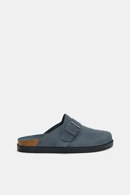 Zuecos hebilla cuero de Pull&Bear en Sandalias y Ojotas para argentina