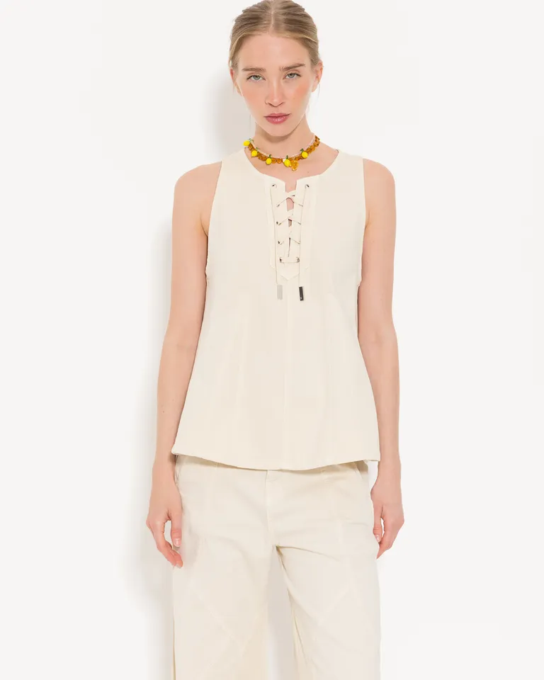 Top blanco de gabardina con recortes triangulares y cordón en la cartera de Jazmin Chebar en Tops para argentina