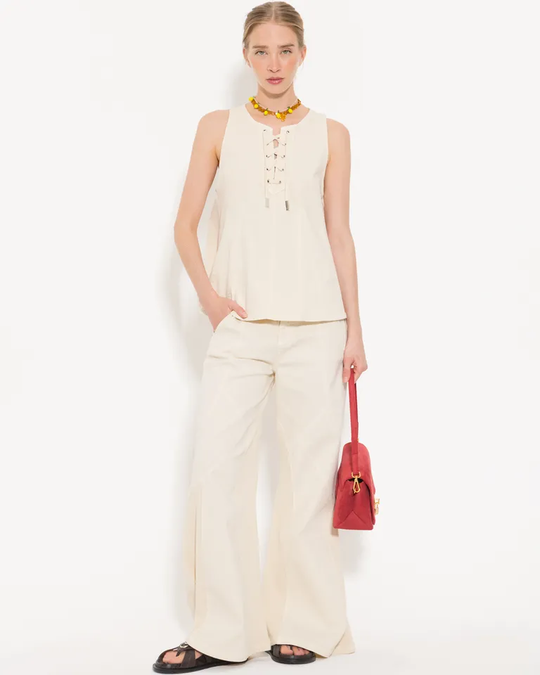 Top blanco de gabardina con recortes triangulares y cordón en la cartera de Jazmin Chebar en Tops para argentina