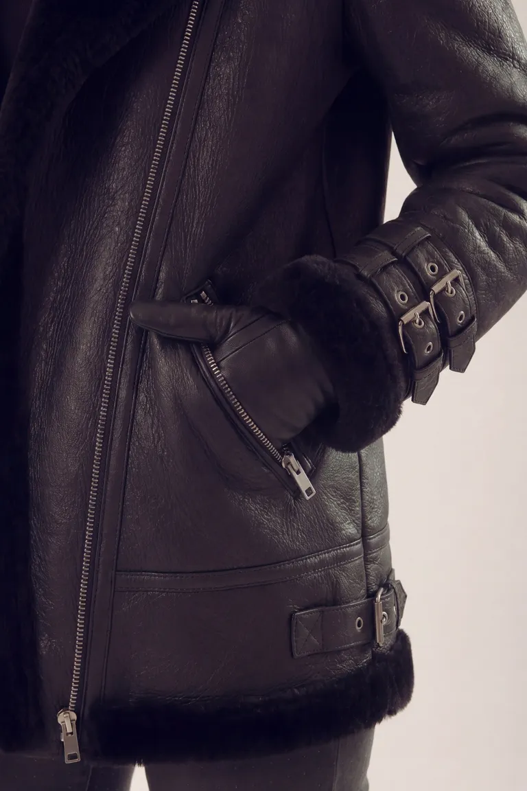 Chaqueta de mujer con solapas, cierre cruzado y detalles metálicos en puños de Akiabara en Chaquetas para argentina