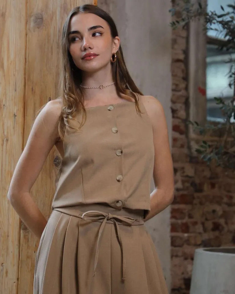 Chaleco sastre con diseño abotonado y pinzas para mujer de Hesed en Chalecos para argentina