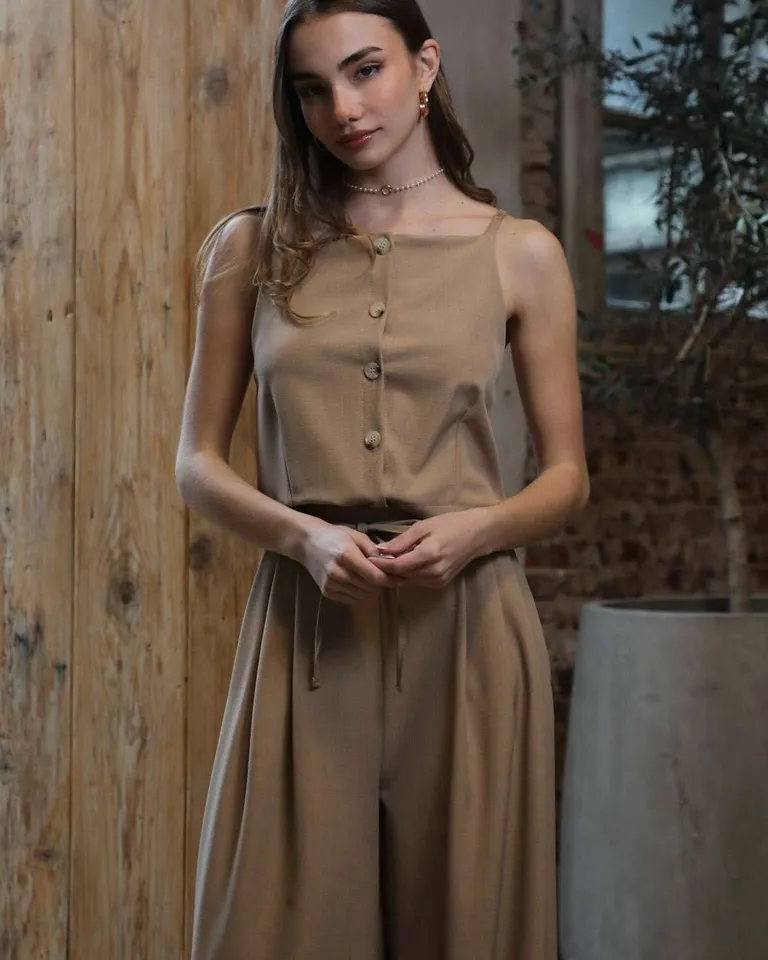 Chaleco sastre con diseño abotonado y pinzas para mujer de Hesed en Chalecos para argentina