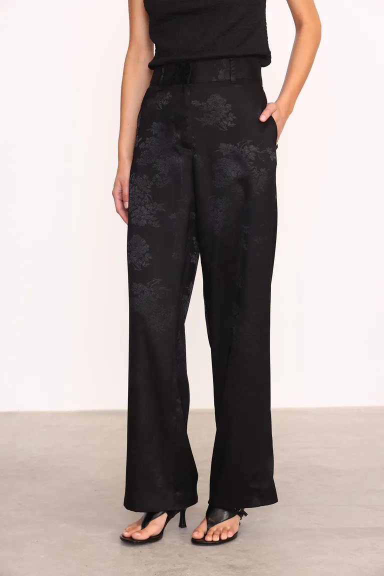 Pantalón de jacquard con diseño floral y corte recto para un look elegante y femenino de Yagmour en Pantalones para argentina