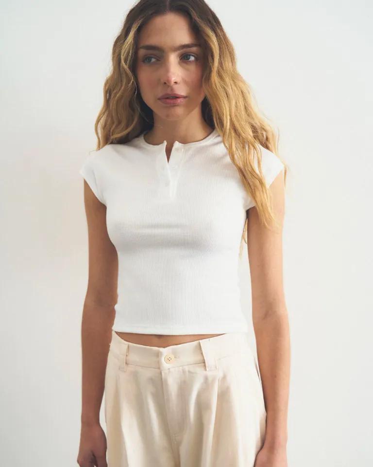 Top básico sin sisas con cartera de botones a tono de Sky en Tops para argentina