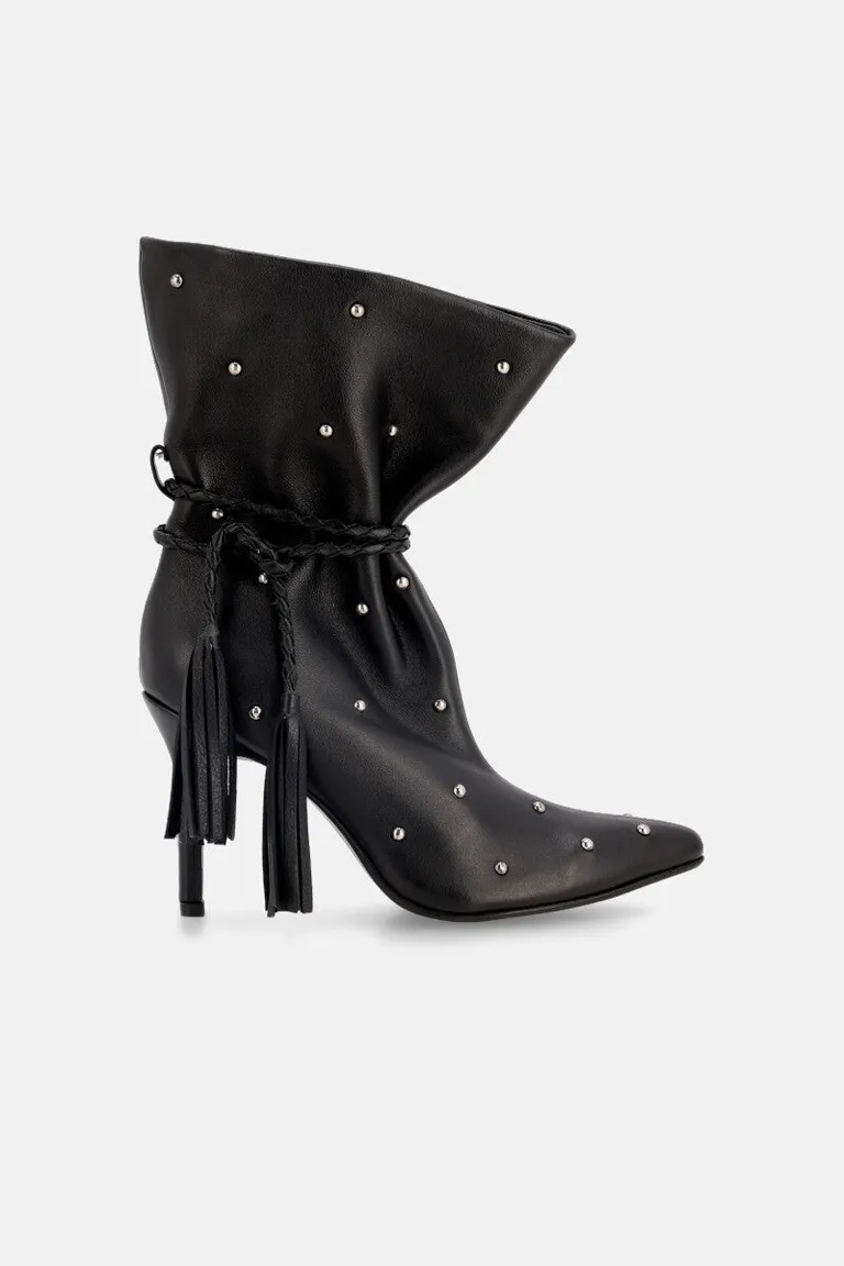 Bota negra con tachas - Un accesorio versátil y de tendencia para realzar tu estilo de Justaosadia en Botas y Botinetas para argentina