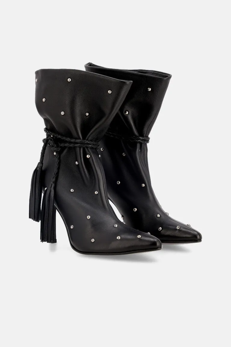 Bota negra con tachas - Un accesorio versátil y de tendencia para realzar tu estilo de Justaosadia en Botas y Botinetas para argentina