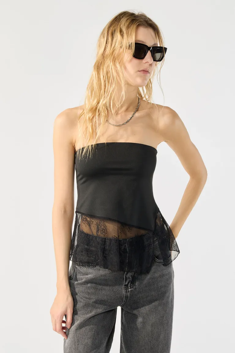 Top sin tirantes de microfibra negra con detalles de encaje de Cuesta Blanca en Tops para argentina