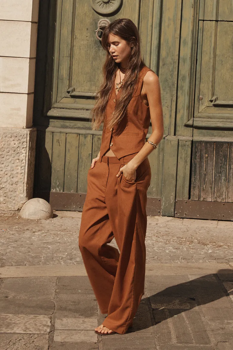 Pantalón ancho de tiro alto naranja para mujer con acceso frontal y bolsillos de Cuesta Blanca en Pantalones para argentina