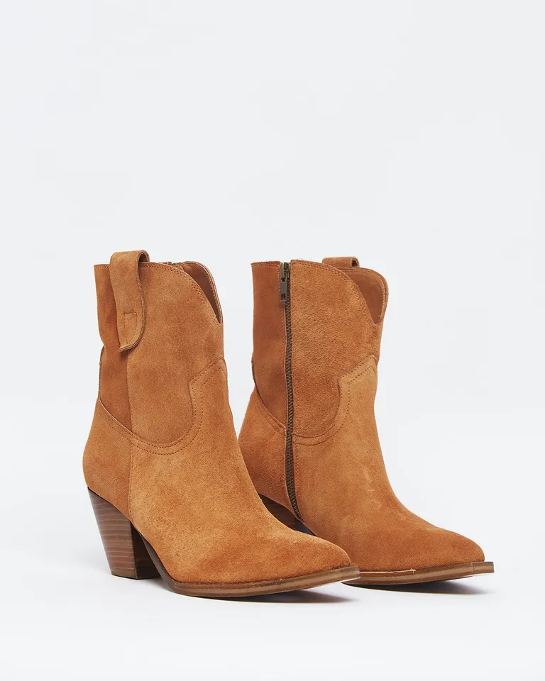 Botas texanas de caña media con taco de madera y detalle de solapas laterales de Wanama en Botas y Botinetas para argentina