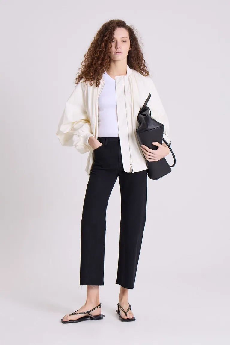 Pantalón de tiro medio y pierna recta con terminación desflecada de Maria Cher en Pantalones para argentina