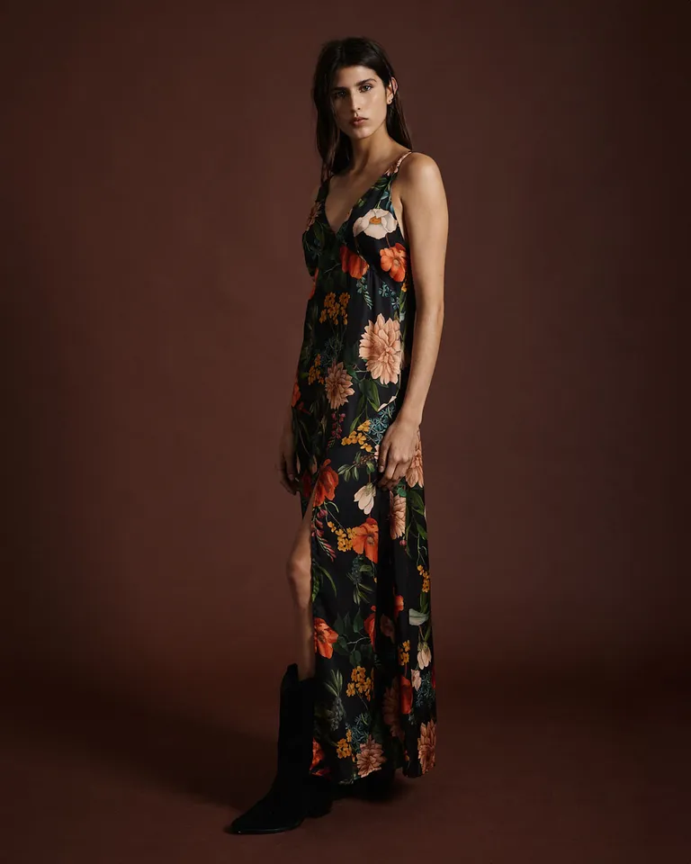 Vestido largo estampado con tajo lateral y cierre posterior de Wanama en Vestidos para argentina