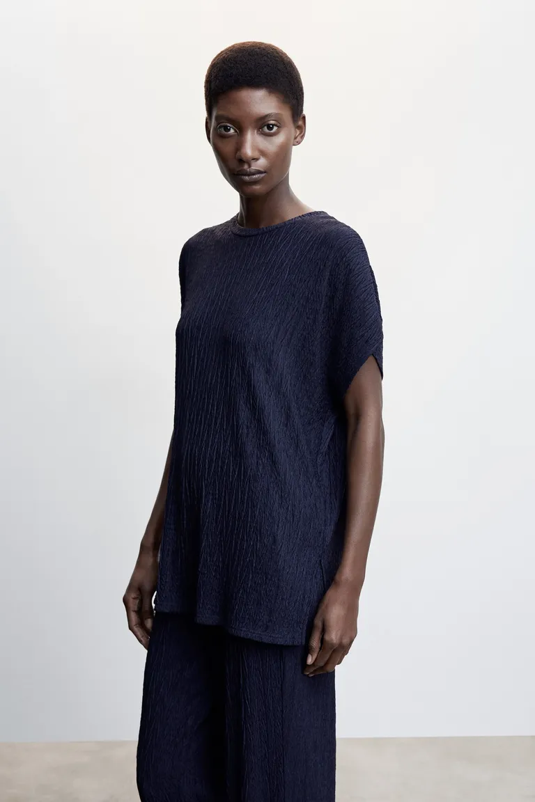 Remera textura aberturas de Mango en Remeras para argentina