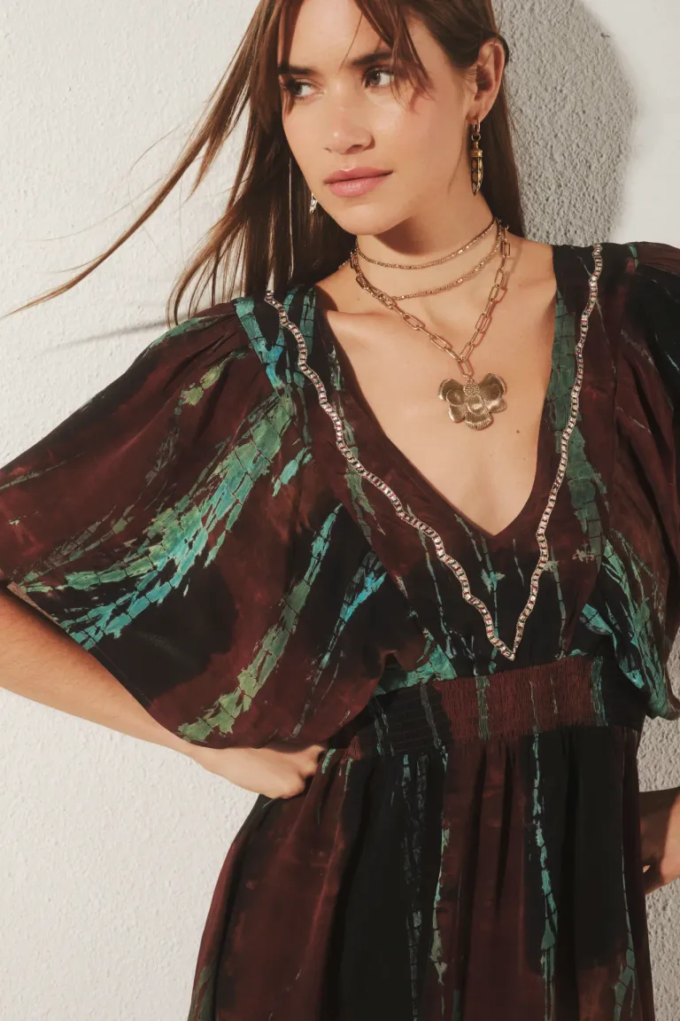 Vestido corto con escote en V y mangas amplias en estampado tie-dye de Rapsodia en Vestidos para argentina