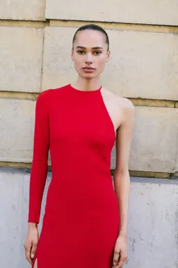 Vestido asimétrico espalda descubierta de Mango en Vestidos para argentina
