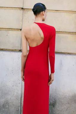 Vestido asimétrico espalda descubierta de Mango en Vestidos para argentina