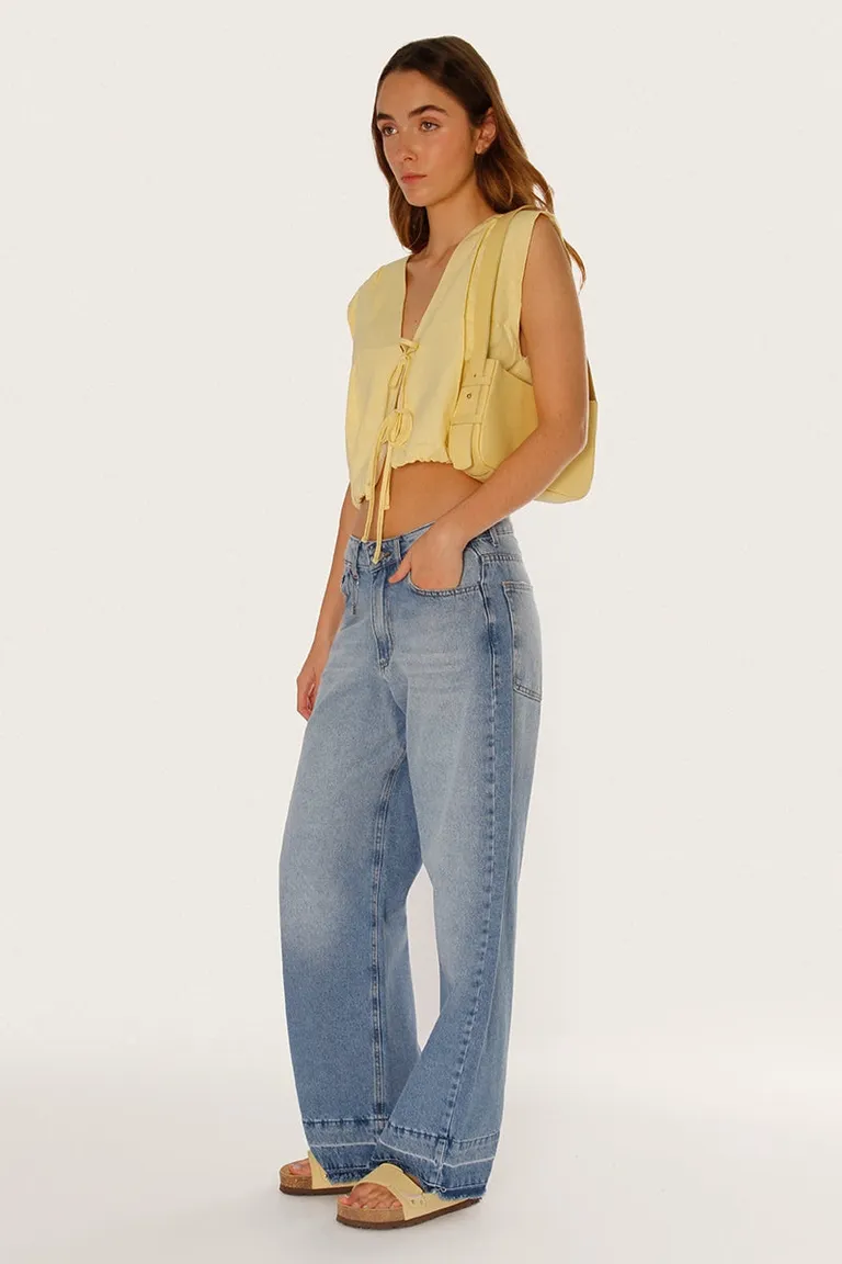 Pantalones de denim celeste con tiro medio y largo modular hasta los talones de Sofia Sarkany en Pantalones para argentina