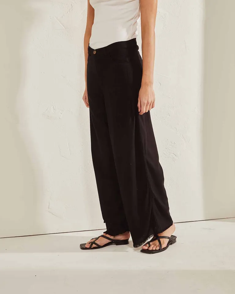 Pantalón de lino con pinzas y bolsillos traseros para una apariencia elegante y versátil de Wanama en Pantalones para argentina