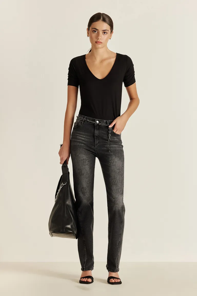 Remera de corte relajado con escote pronunciado, un básico premium para mujeres de Tucci en Remeras para argentina