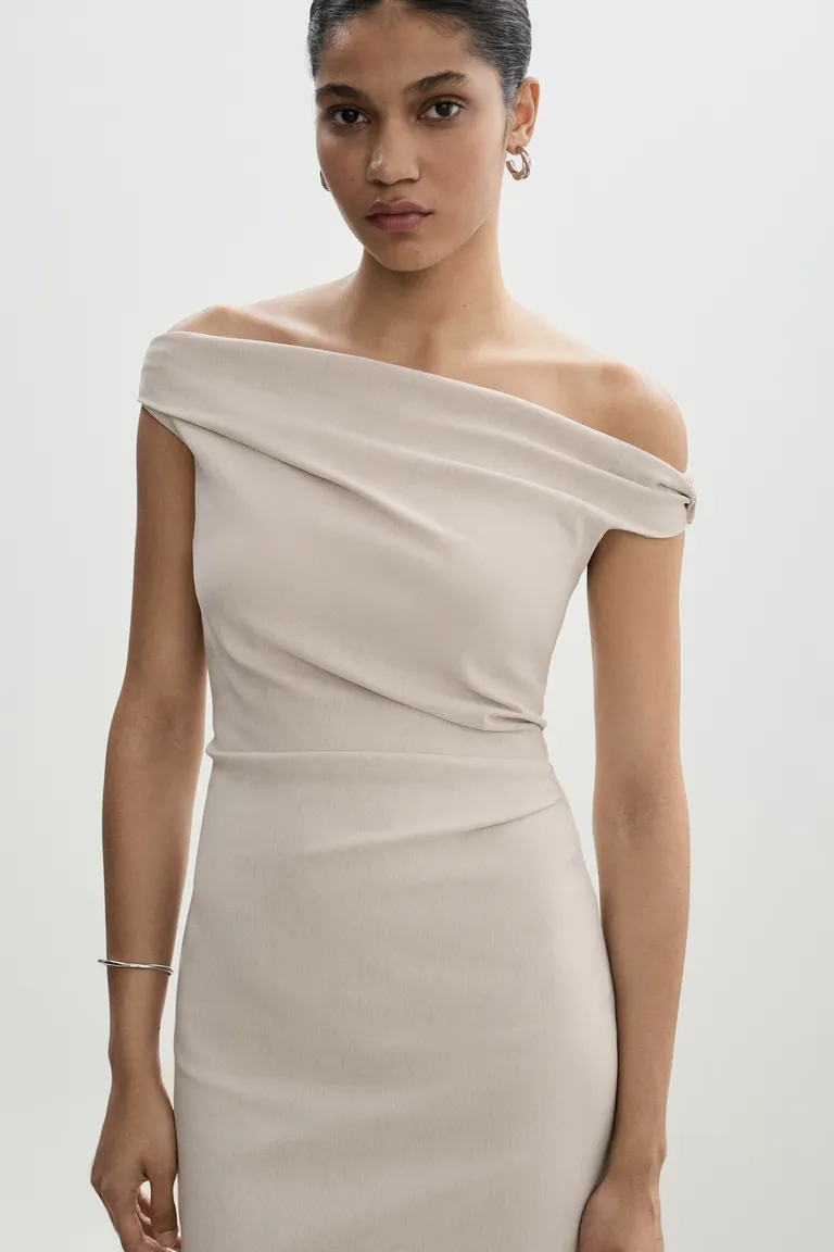 Vestido asimétrico drapeado de Mango en Vestidos para argentina