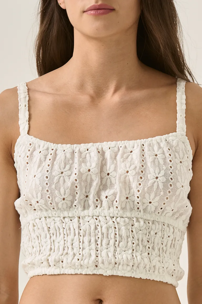 Top de diseño exclusivo con detalles de encaje y flecos para mujer de Sweet en Tops para argentina