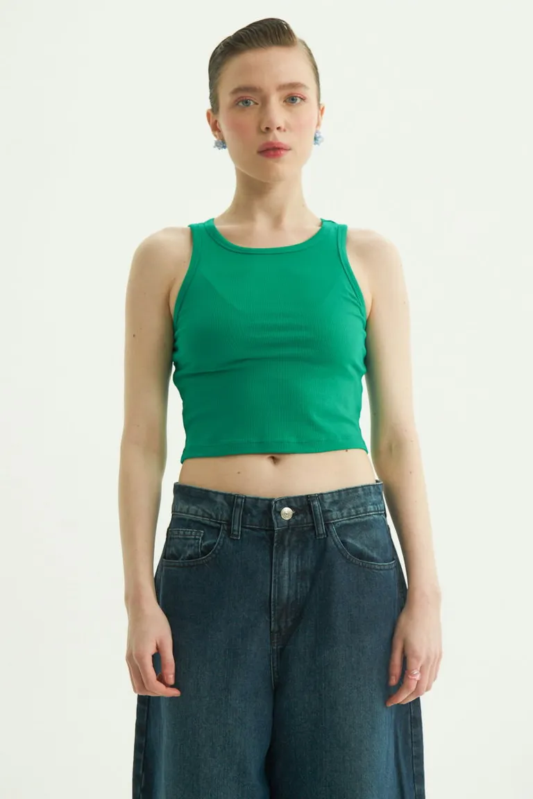 Musculosa de viscosa y elastano con corte entallado y escote cerrado de Las Pepas en Tops para argentina