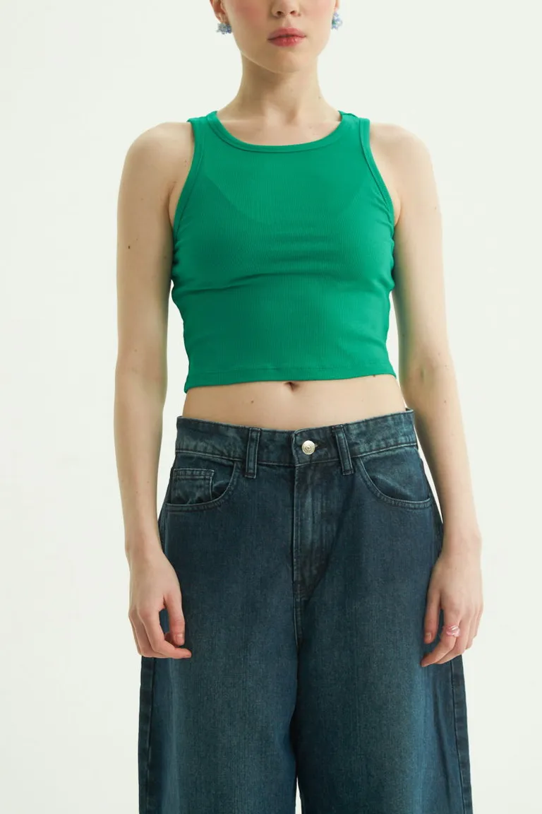 Musculosa de viscosa y elastano con corte entallado y escote cerrado de Las Pepas en Tops para argentina