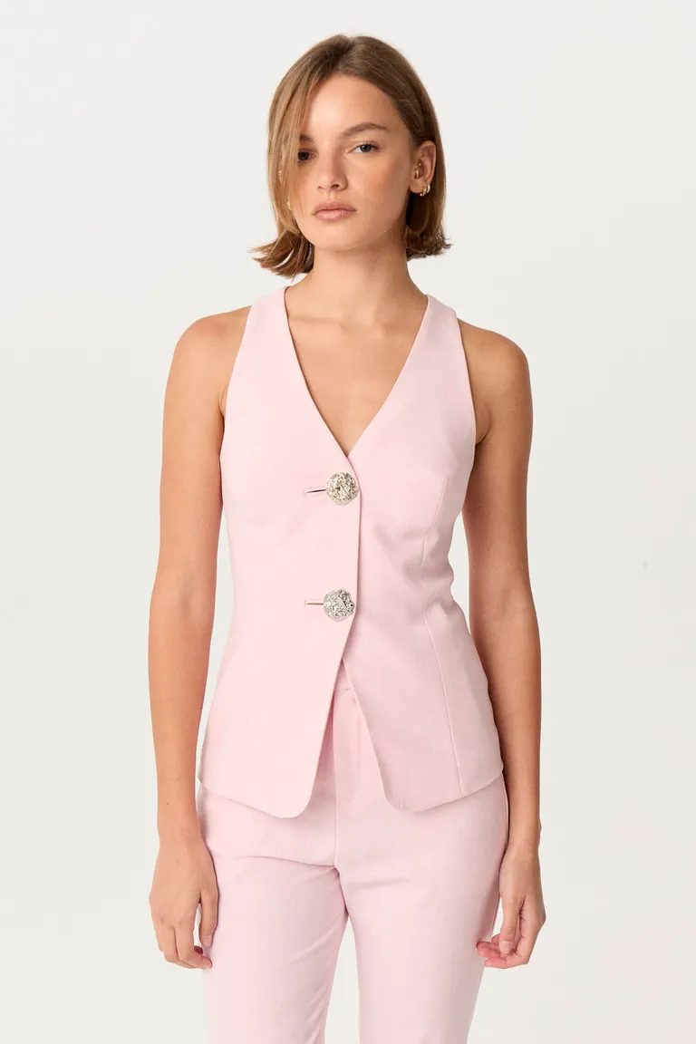 Chaleco de vestir rosa en estilo sastre con detalles metálicos exclusivos de Markova en Chalecos para argentina