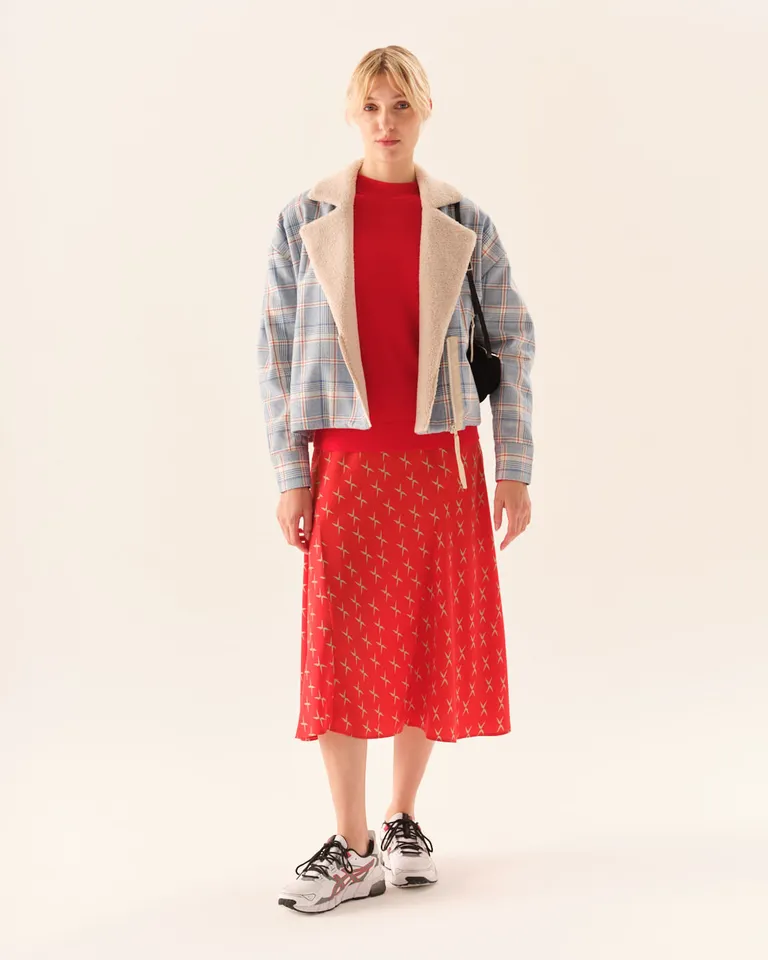 Chaqueta corta con cuello solapado, bolsillos laterales, cierre frontal, ajuste holgado y hombros caídos de Furzai en Chaquetas para argentina