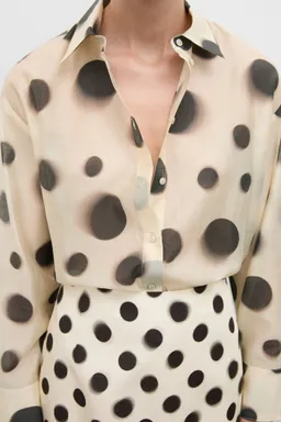 Camisa lyocell con lunares de Mango en Camisas para argentina